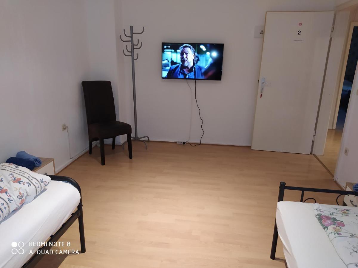 Misha,S Hostel Duisburg Buitenkant foto